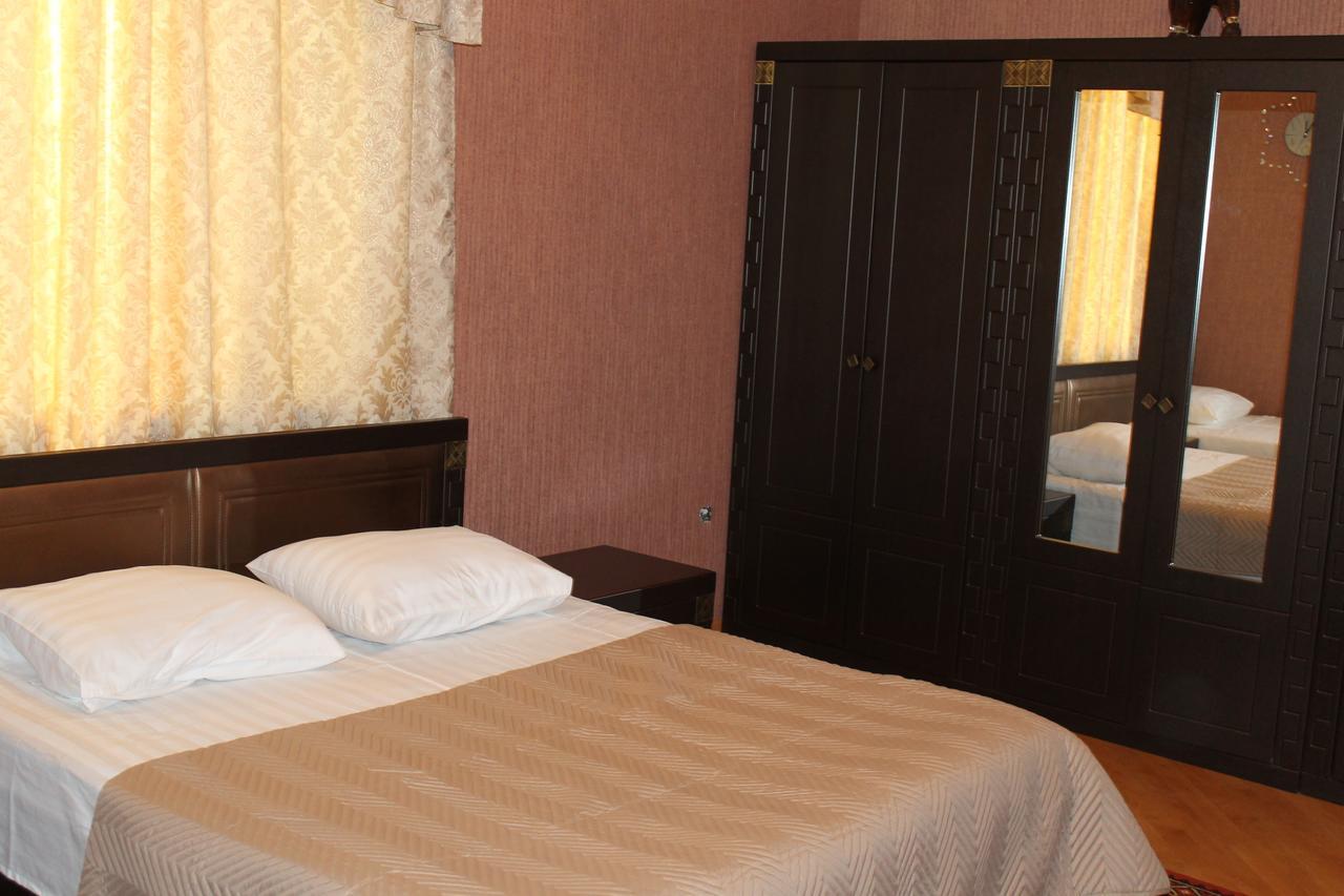 Green Guest House Kutaisi Exterior photo