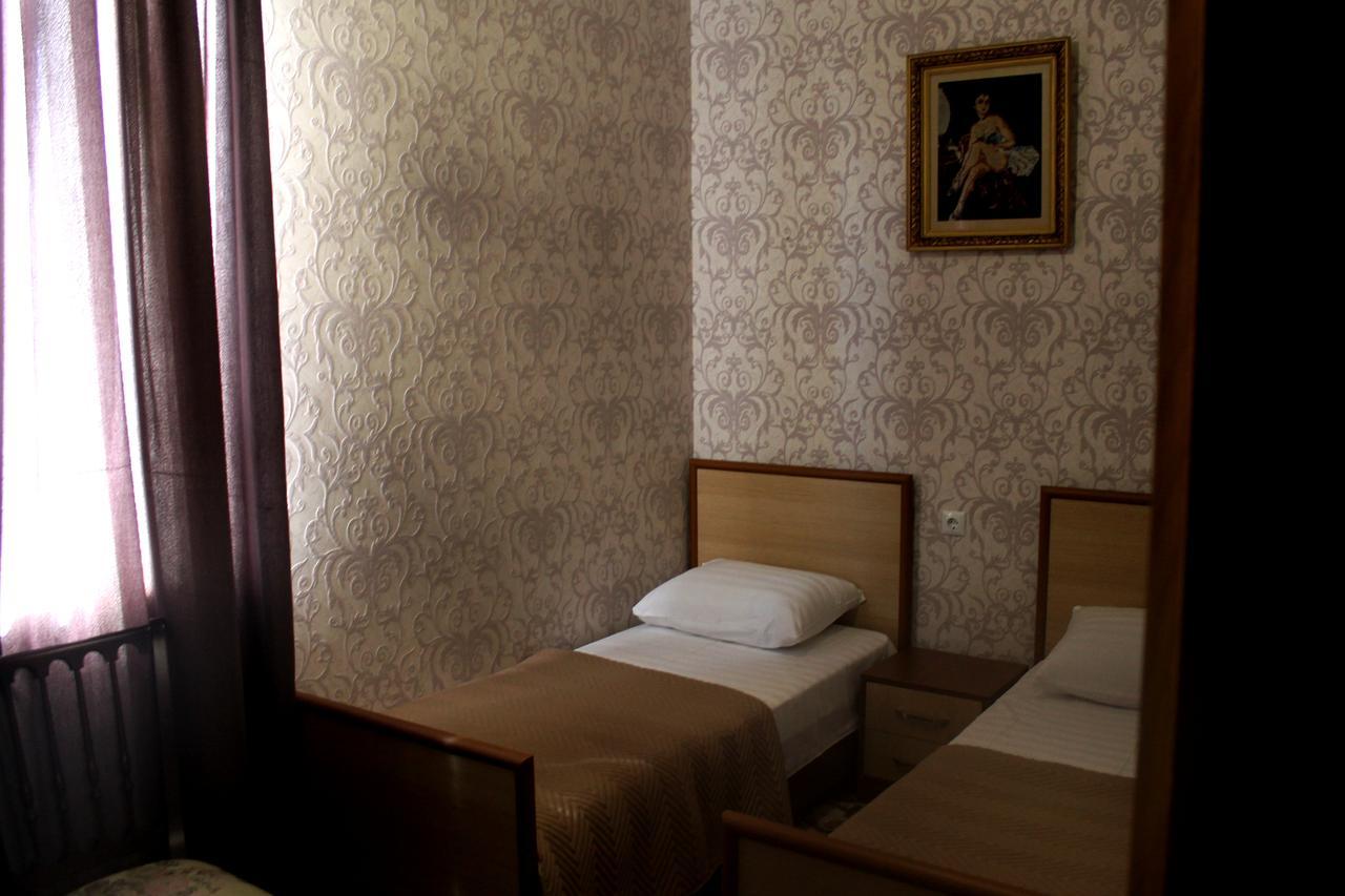 Green Guest House Kutaisi Exterior photo
